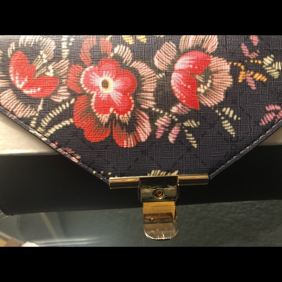 NEW Carpisa Italian Crossbody Bag - Picture 5 of 8